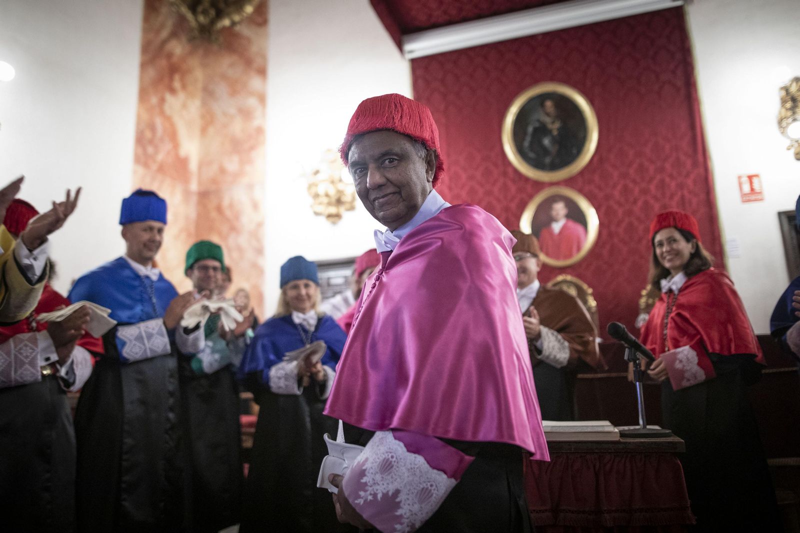 Así se ha convertido Saman Warnakulasuriya en Doctor Honoris Causa por la Universidad de Granada