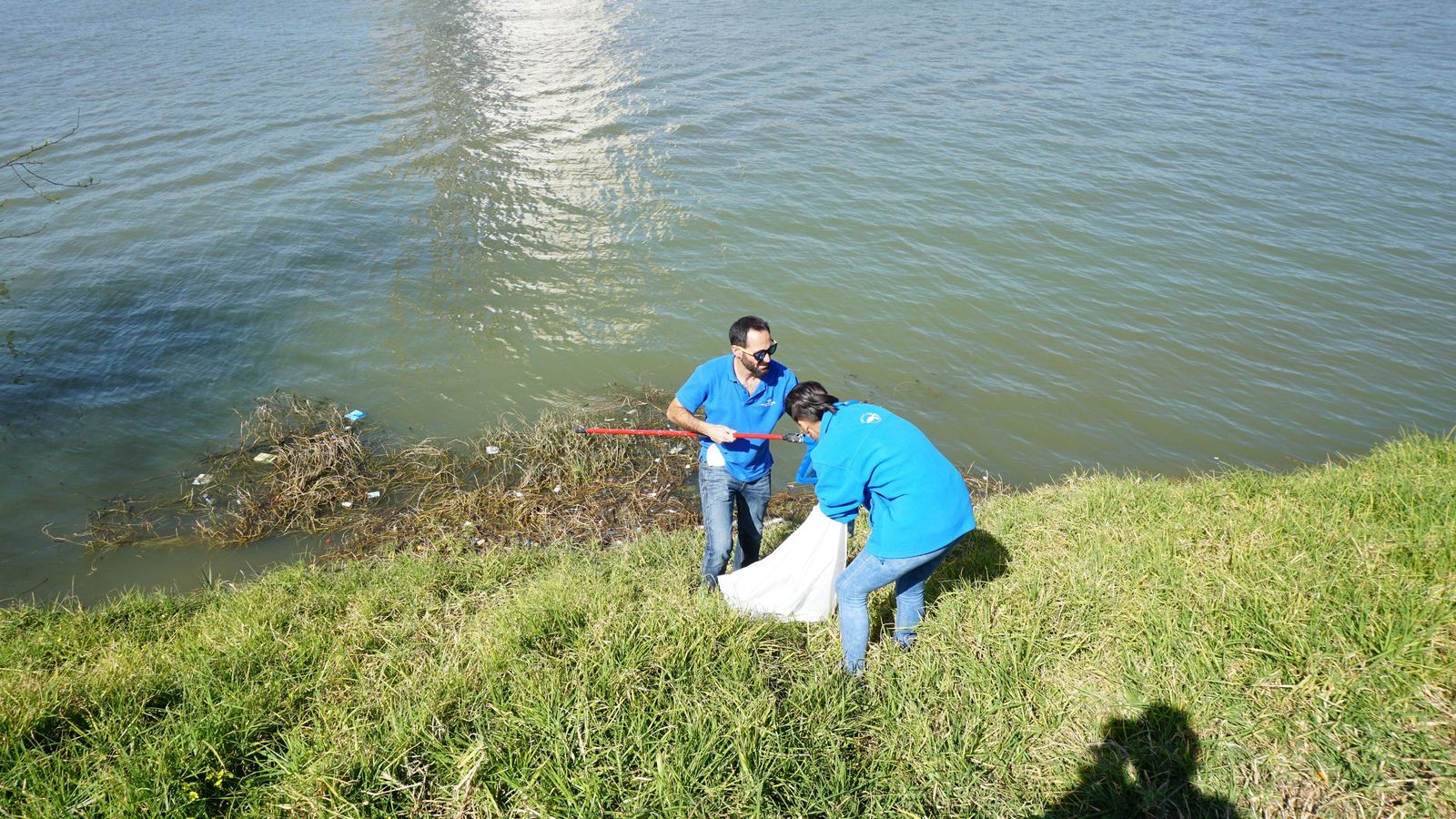 Limpieza del río Guadalquivir.