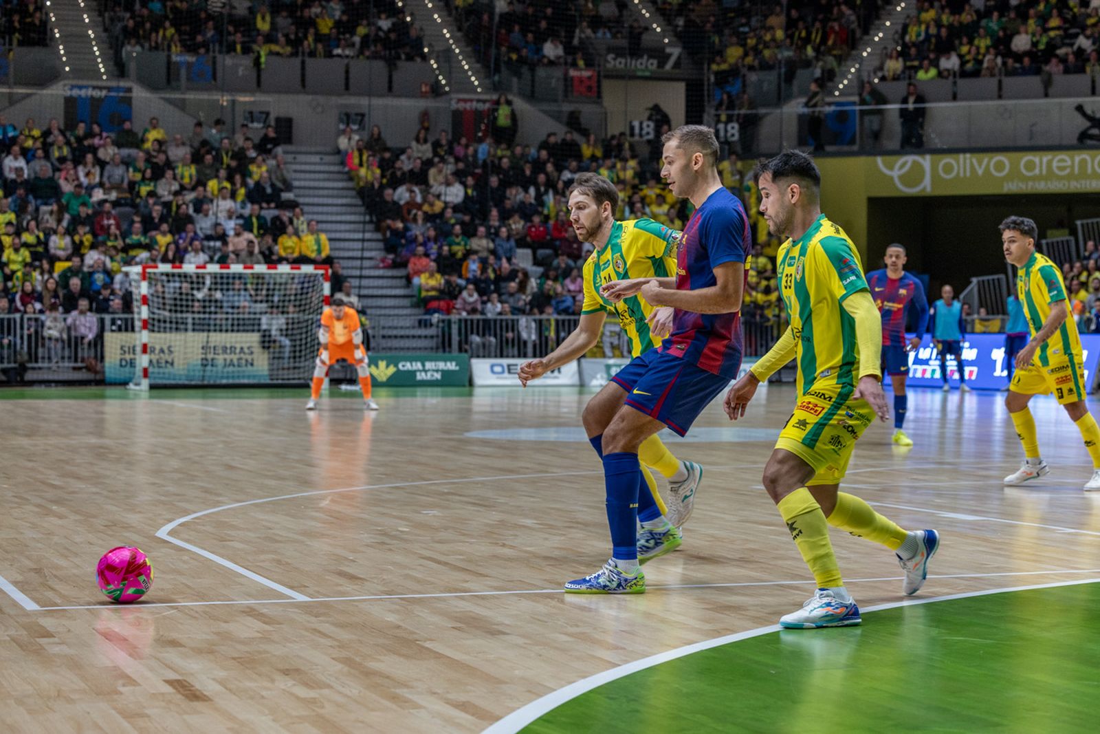 Las mejores imágenes del espectacular encuentro entre Jaén Paraíso Interior FS y Barça (3-3)