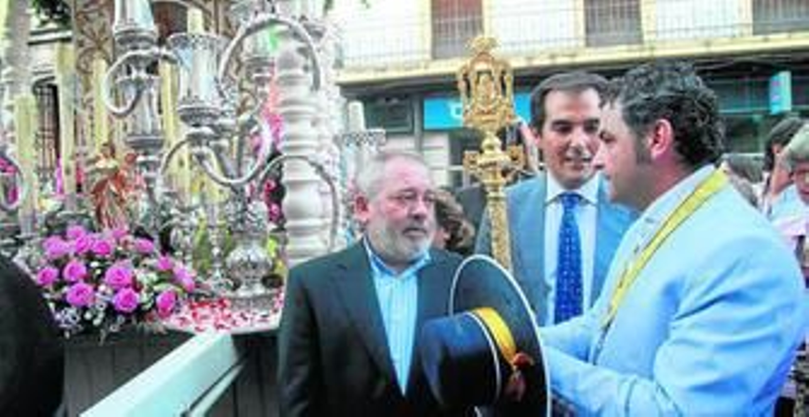 Recepción de autoridades a la Hermandad del Rocío en Capitulares.