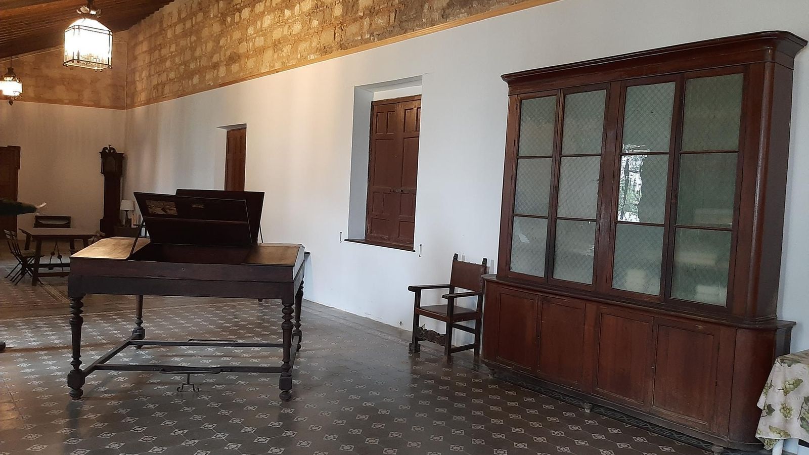 Actual salón de recepción y catas de bodegas Emilio Hidalgo.