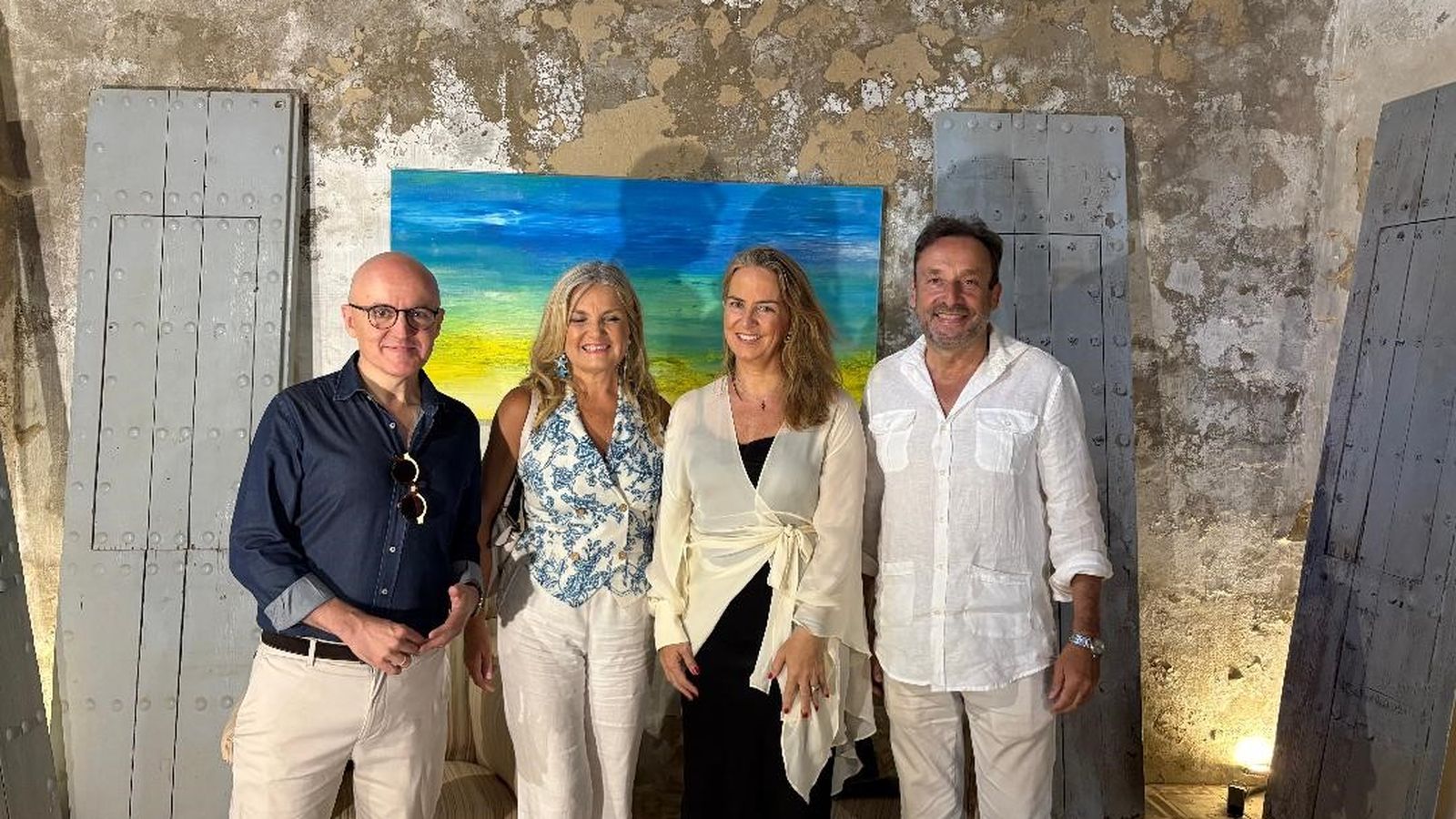 Manuel Jesús Roldán,  Belennature, Sol Cruz-Guzmán y Honorio Aguilar tras finalizar el acto de presentación.