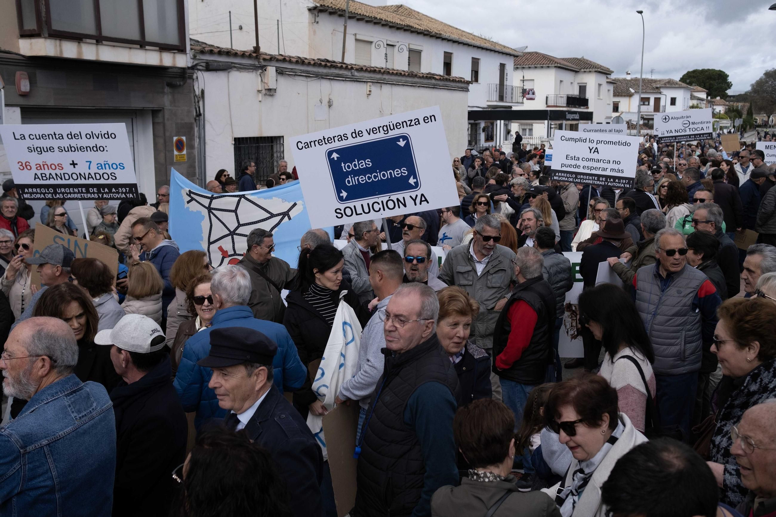 Manifestación por la mejora de las carreteras de la Serranía de Ronda, en fotos