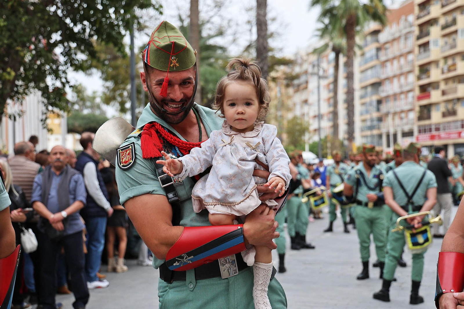 Las mejores imágenes del Sábado de Pasión en Huelva: La Legión con el Cristo de la Vera+Cruz
