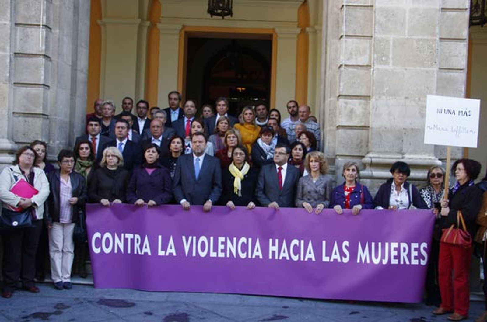 Minuto de silencio contra la violencia de género