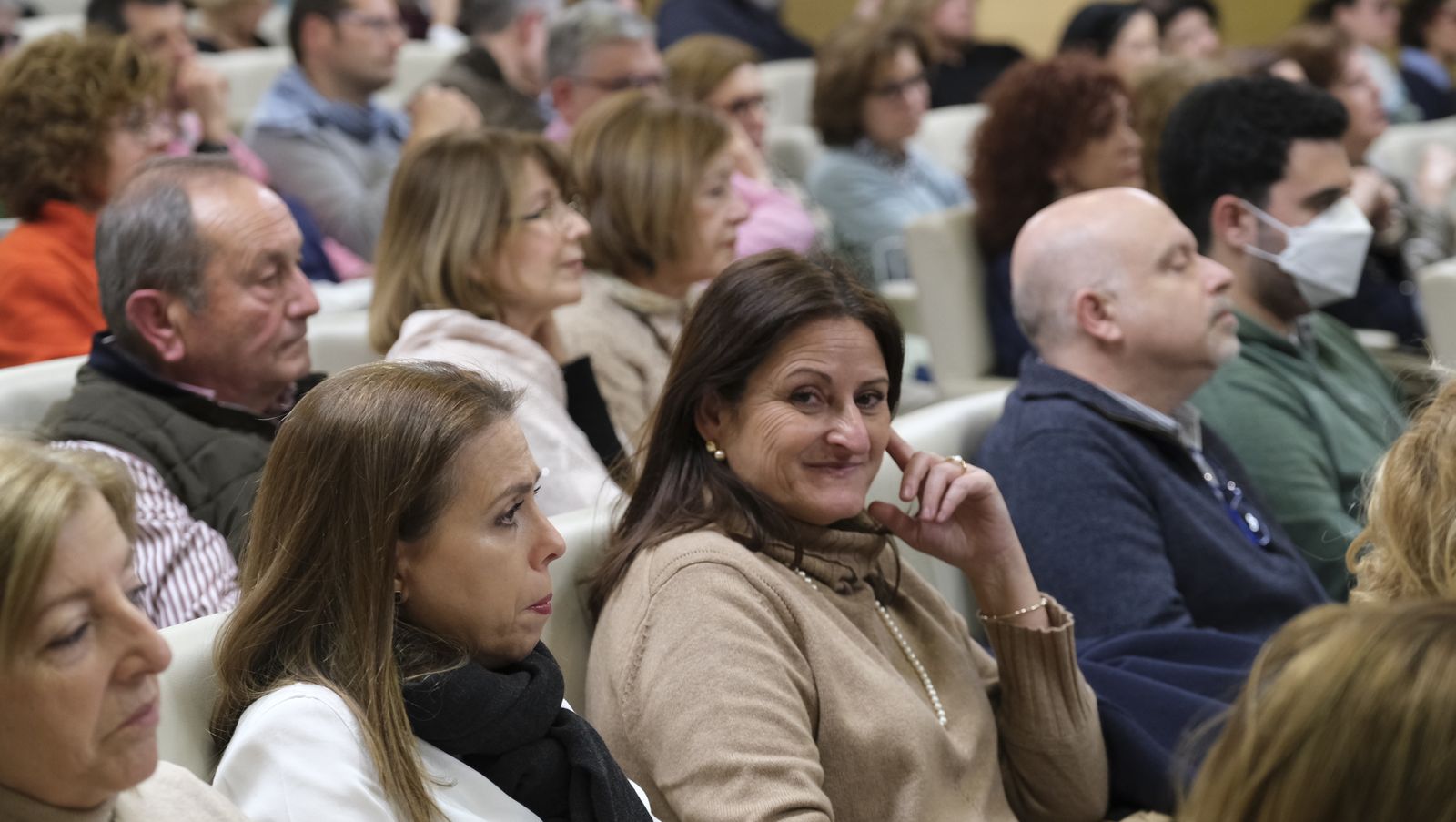 Imágenes del Diario de los Libros con la escritora ganadora del Premio Planeta 2022, Luz Gabás