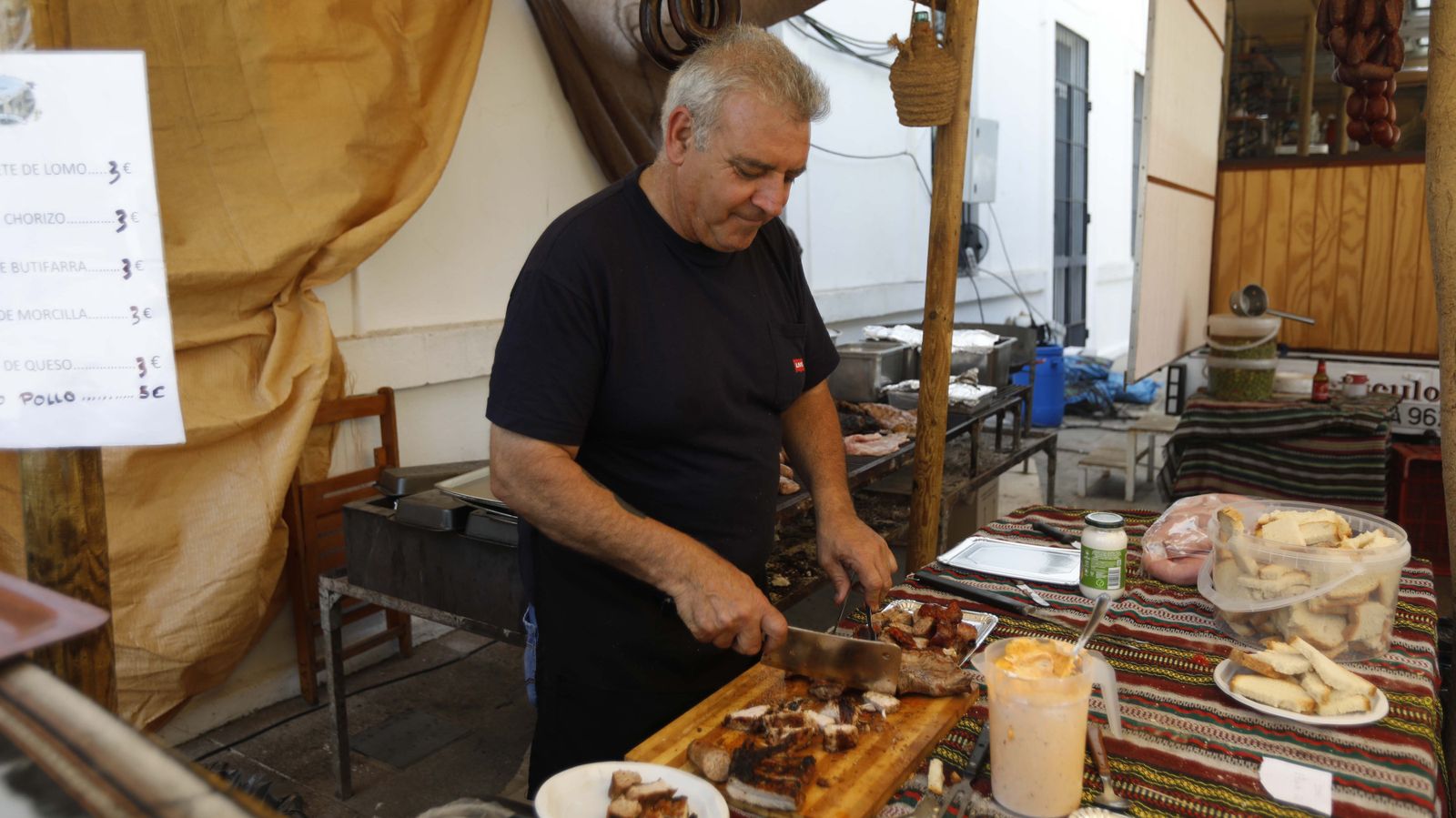 Fotos del festival de foodtrucks y conciertos por el 318 aniversario de San Roque