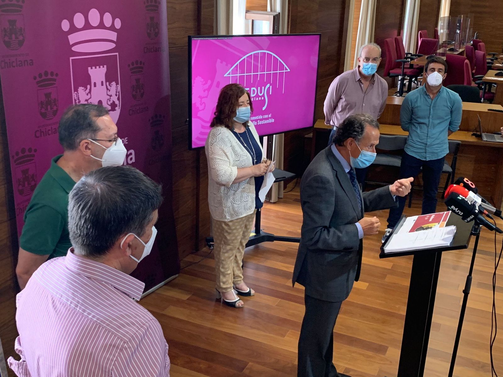 Los responsables y representantes municipales explican los diferentes proyectos previstos para los próximos meses.