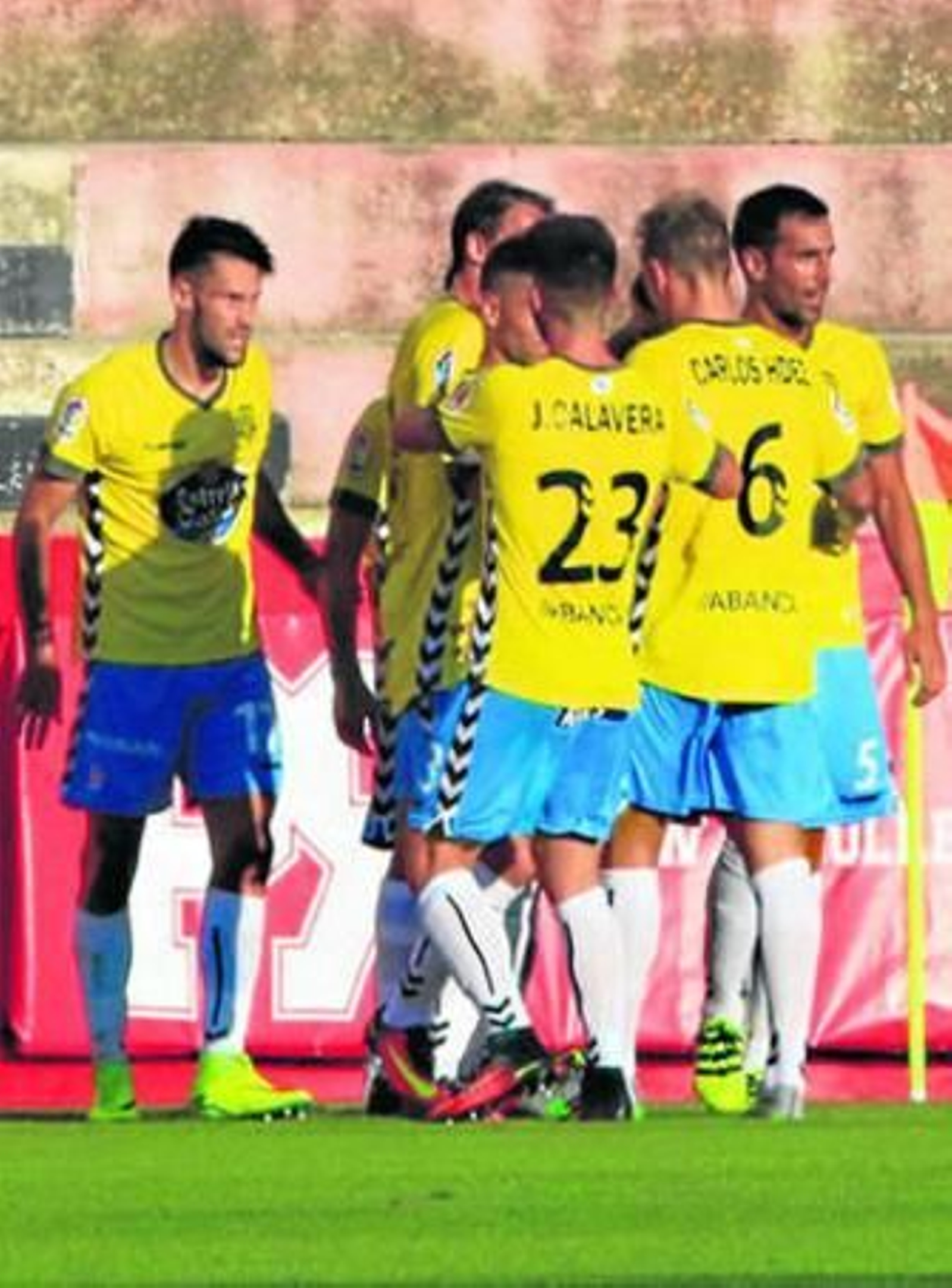 Pedraza, a la izquierda, celebra un gol del Lugo en Tarragona.