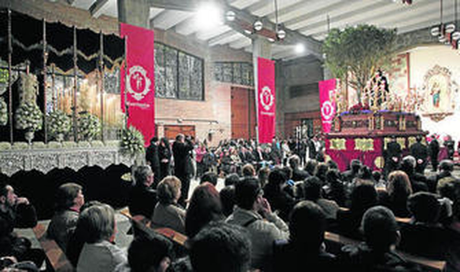Emoción en la capilla del colegio salesiano de La Línea.