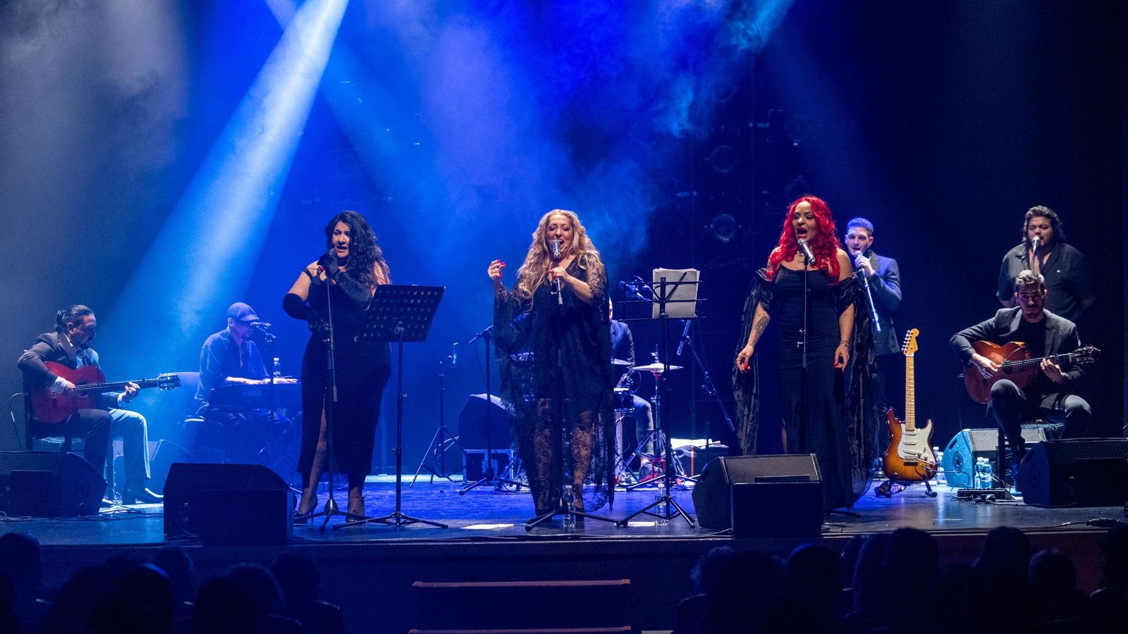 Luis, Gema y Rocío, hijos de Camarón, junto a Ana de Rancapino, en el Teatro de las Cortes