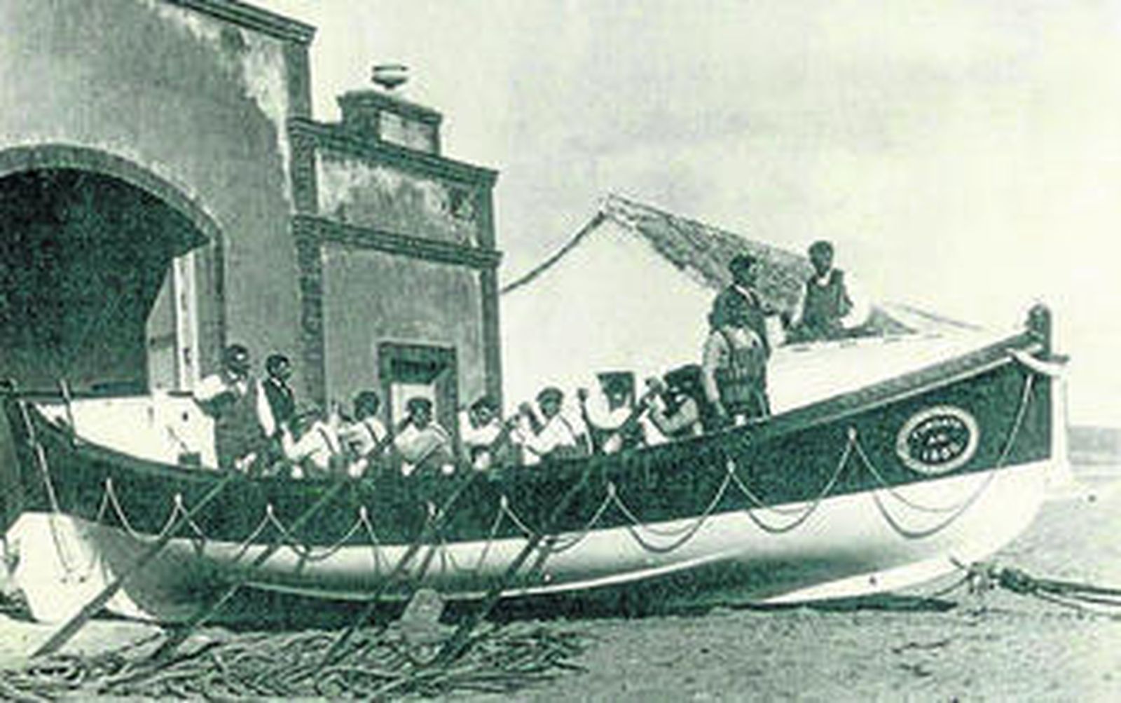 En La Línea se recibe el Bote Salvavidas en La Atunara