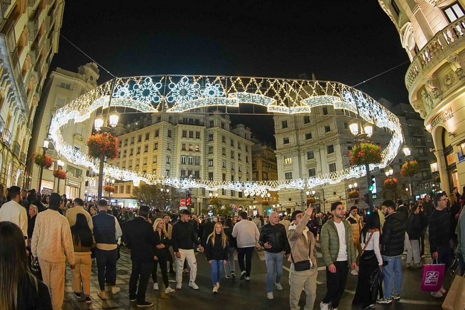 Fotos: así son las nuevas luces de Navidad de Granada