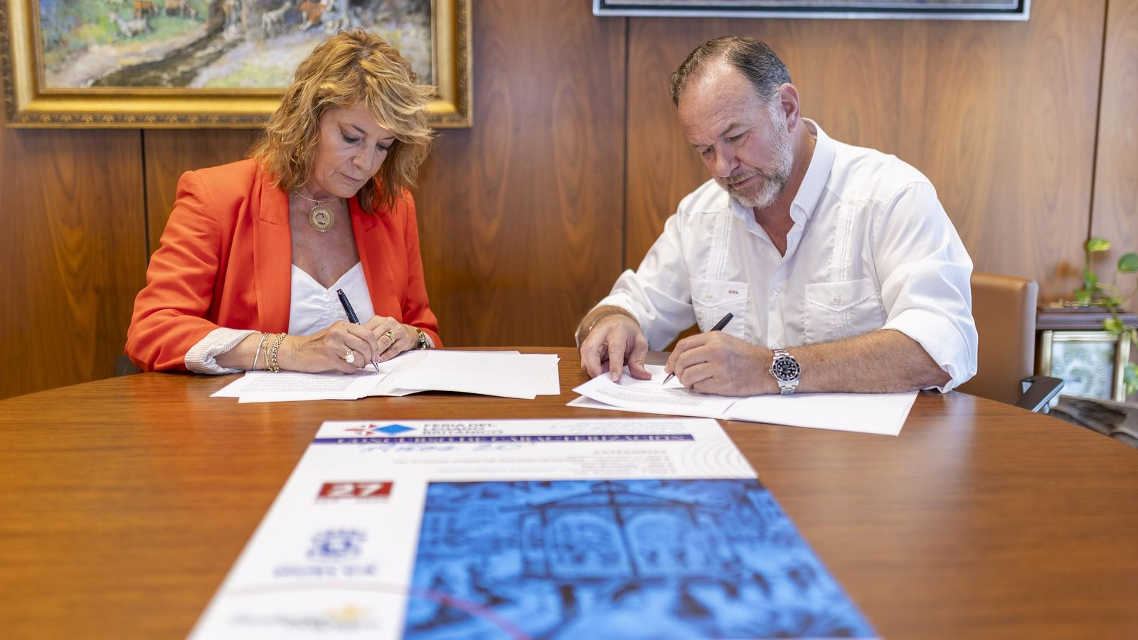 Pilar Miranda y José Luis García-Palacios firman el convenio para el I Concurso de Caracterización.