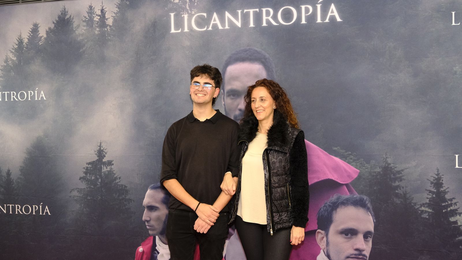 Imágenes del estreno en Almería de la película Licantropía