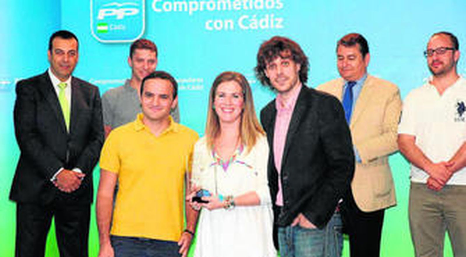 Ana Mestre, tras recibir el premio de manos de la Asociación Colegas.