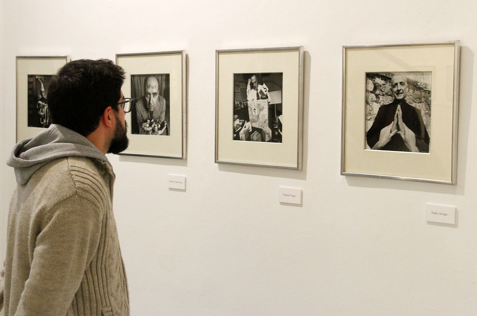 Latitudes. Exposición de Alberto Schommer "Retratos psicológicos", en imágenes