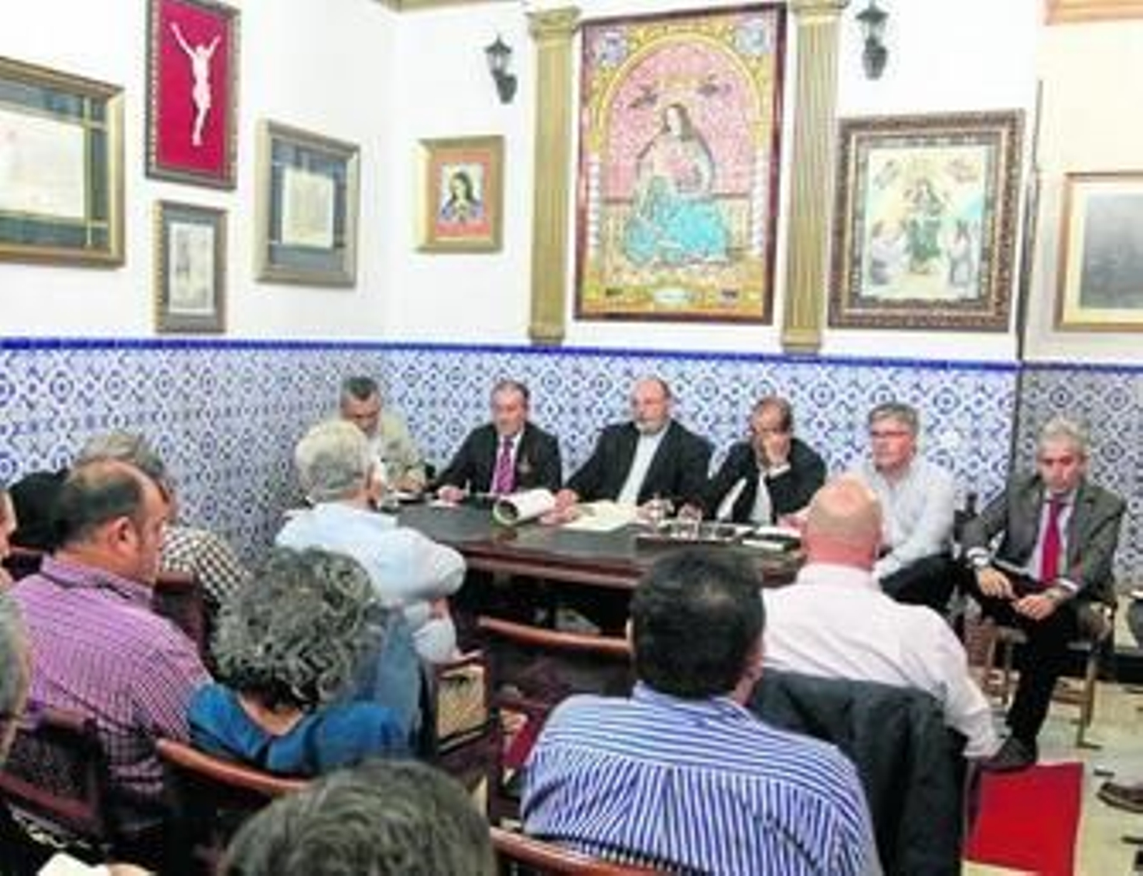 El pleno de hermanos mayores se reunirá de nuevo el 7 de marzo para analizar los estatutos.