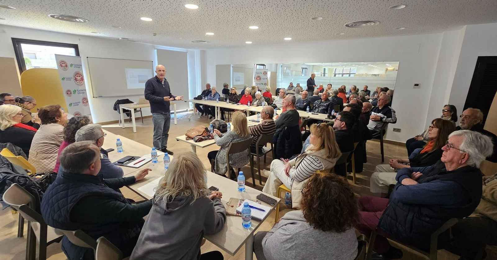 El fotógrafo Mariano Pozo imparte el taller.