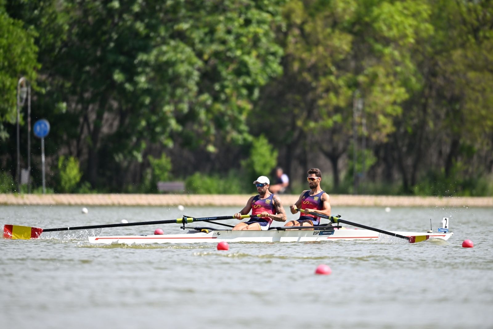 Javier García y Jaime Canalejo en el dos sin español en Bulgaria.