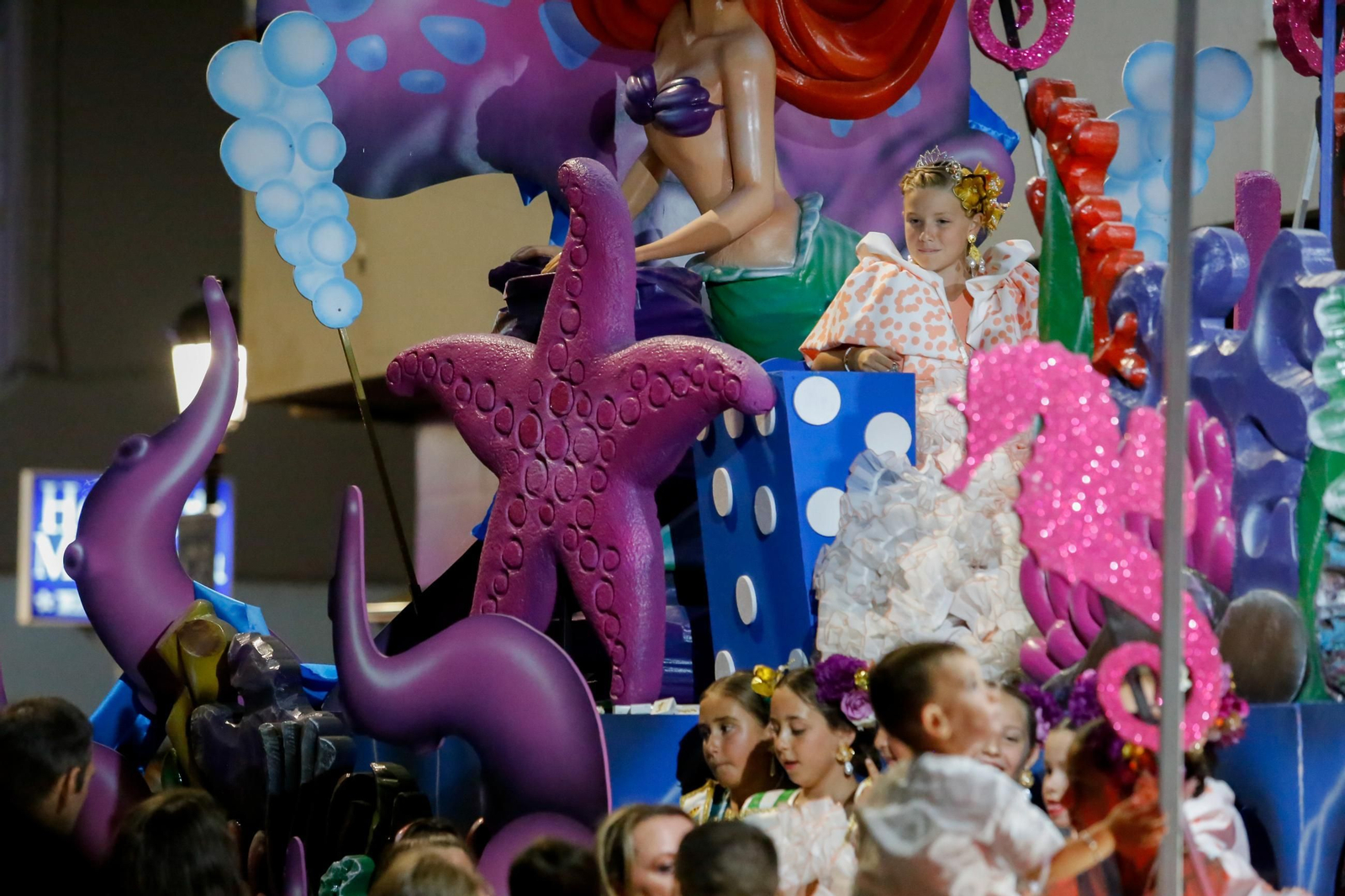 Búscate en las fotos de la cabalgata de la Feria de La Línea