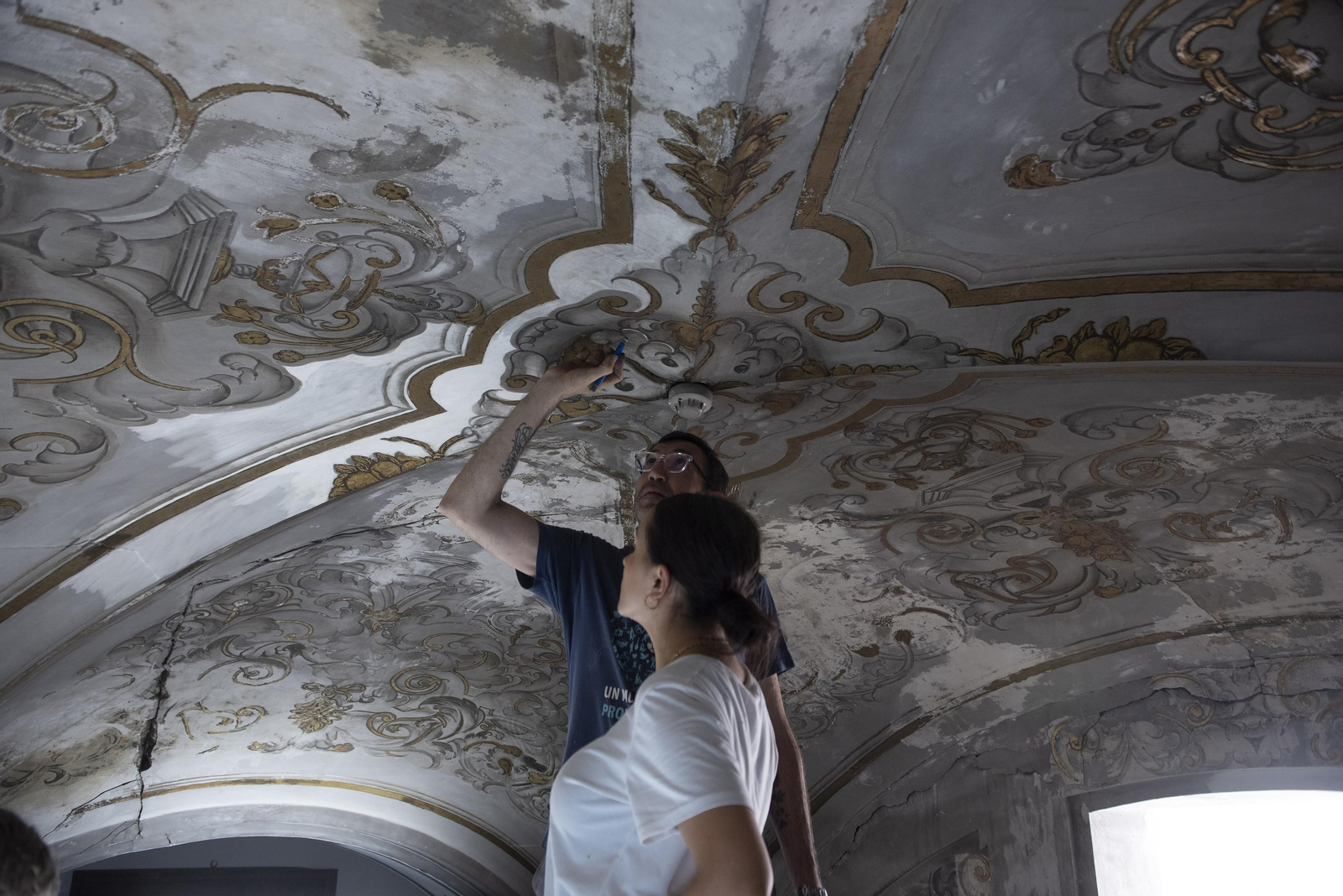 Todas las imágenes de la restauración de las pinturas en la Parroquia de la Magdalena