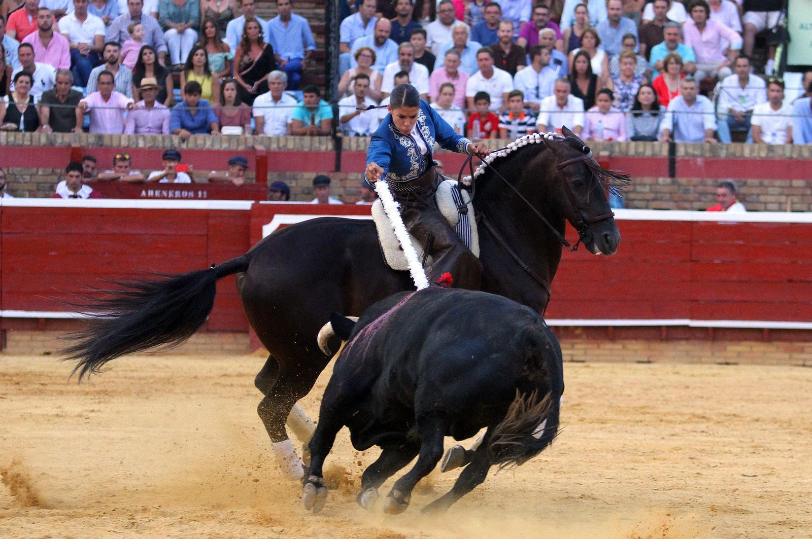 Imágenes de la corrida de rejones de Pablo Hermoso de Mendoza, Andrés Romero y Lea Vicens.