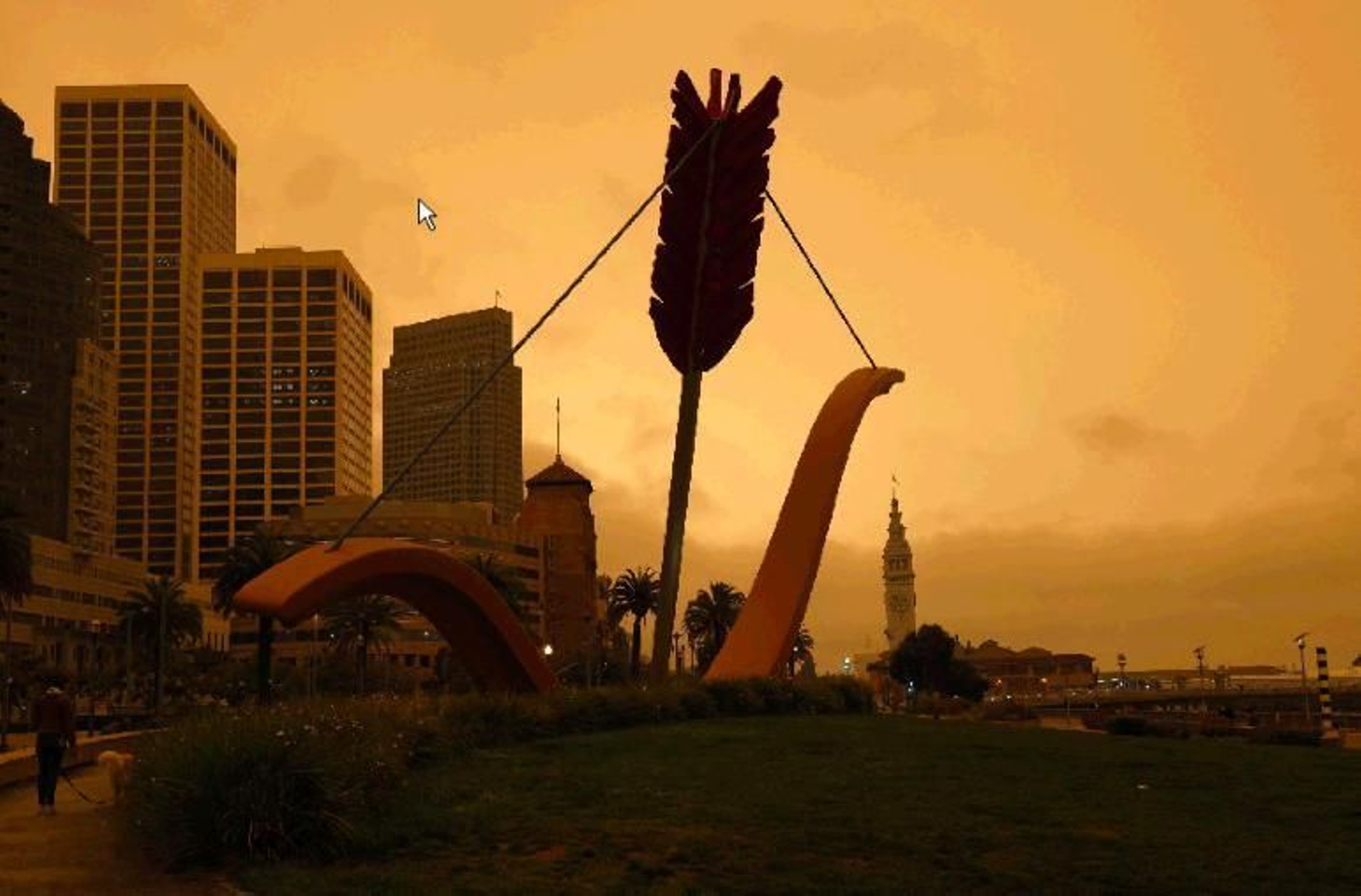 Las imágenes del cielo de San Francisco teñido de rojo por los incendios de California