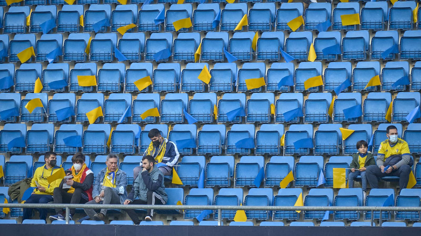 Partido de fútbol entre el Cádiz CF y el Getafe CF.