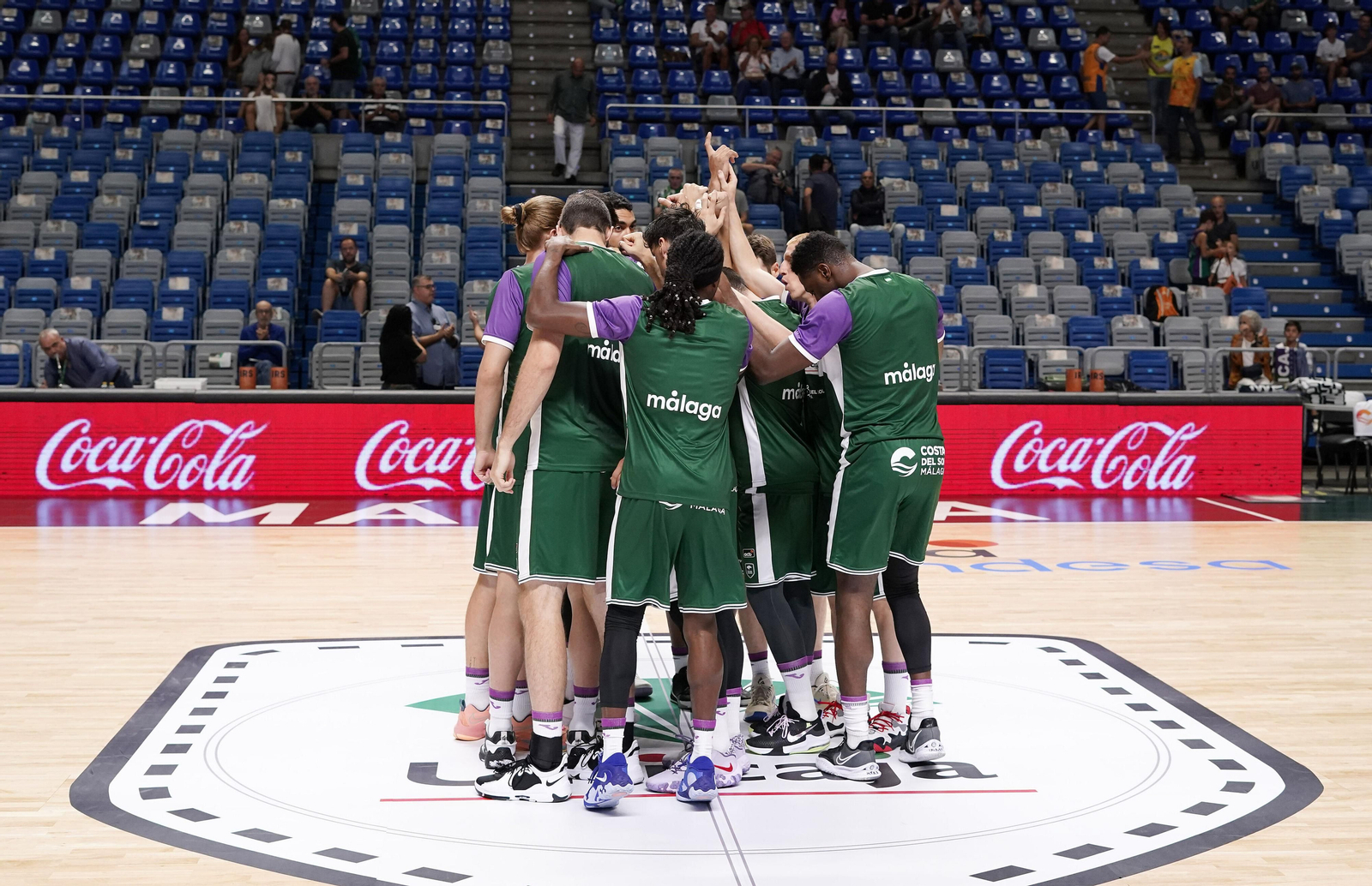 La plantilla hace piña antes de un partido.