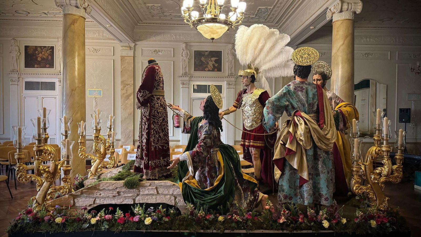 El paso de misterio recién bendecido