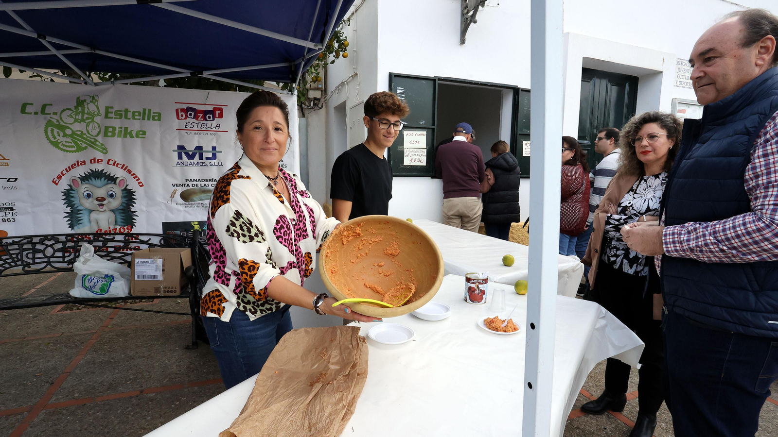 Estella celebra con éxito el II Día del ajo campero y del mosto