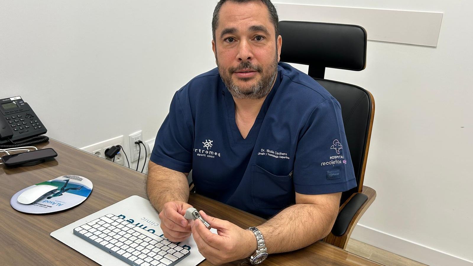 El doctor Nicolás Cachero puso en pie junto a su colega, el doctor José Manuel Vilches, Artromed