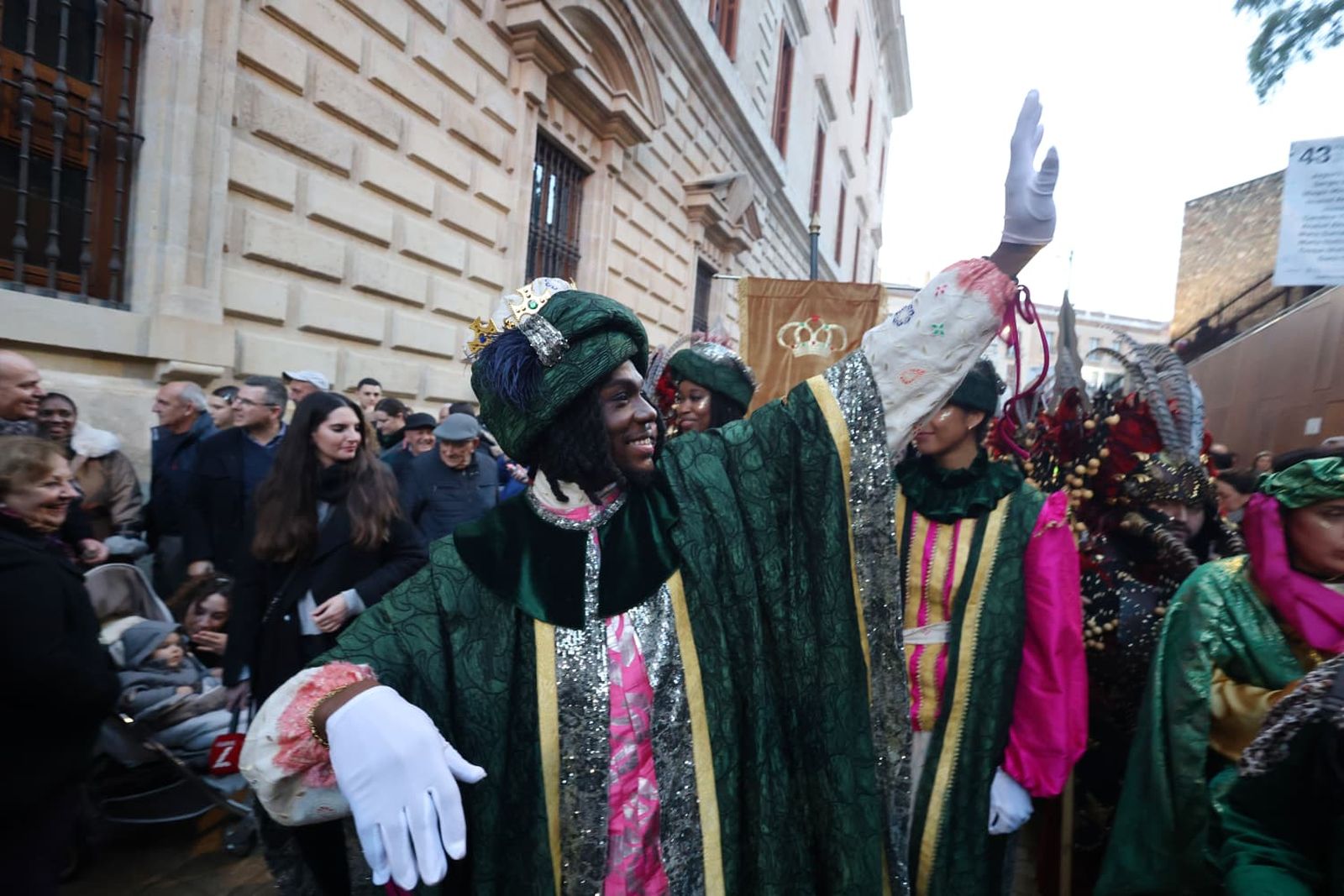 Baltasar Perry reparte magia y felicidad por las calles de Málaga