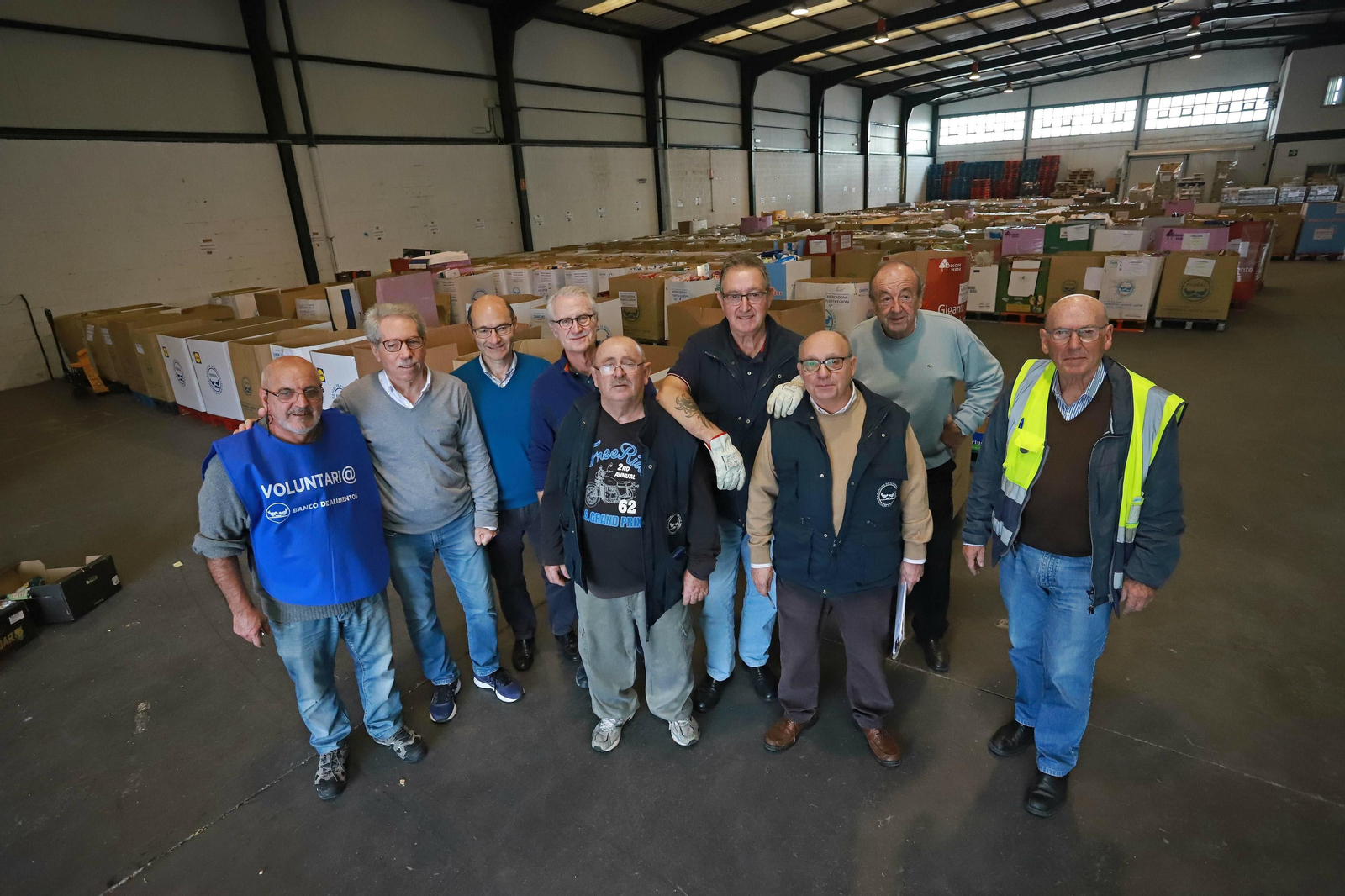 Los voluntarios del Banco de Alimentos del Campo de Gibraltar, en el almacén algecireño de La Menacha. Los voluntarios del Banco de Alimentos del Campo de Gibraltar, en el almacén algecireño de La Menacha.