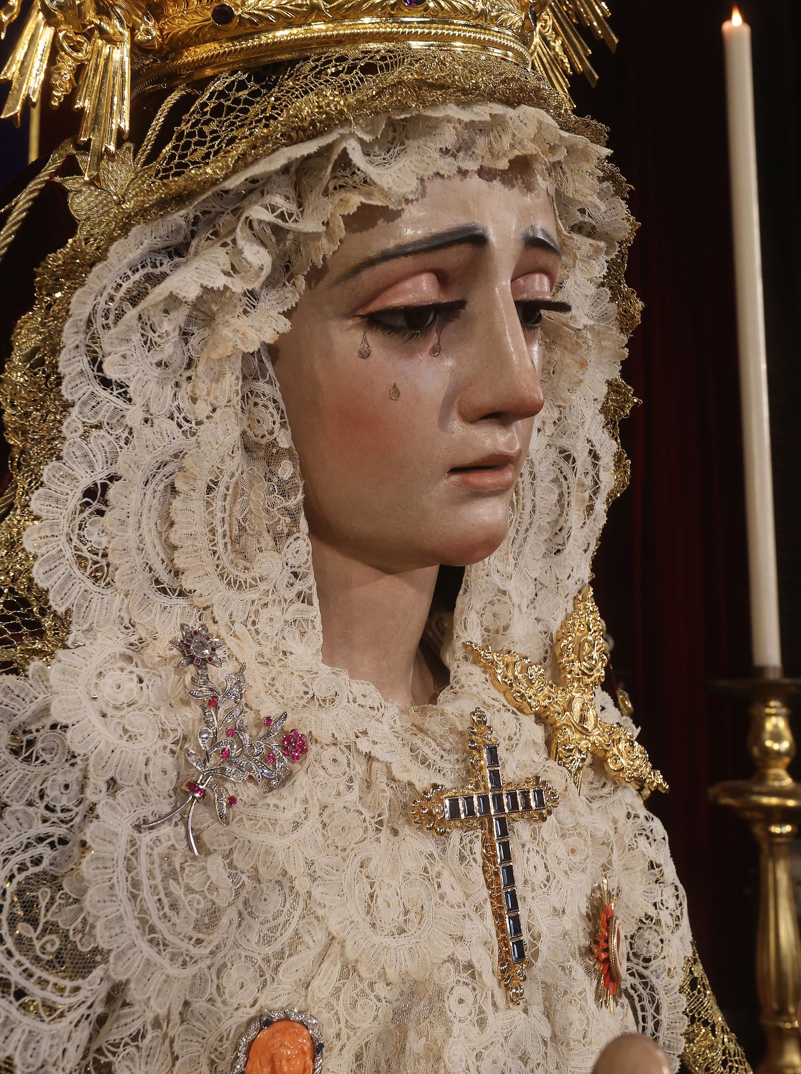 Las impresionantes imágenes de la Virgen de la Victoria en su besamanos