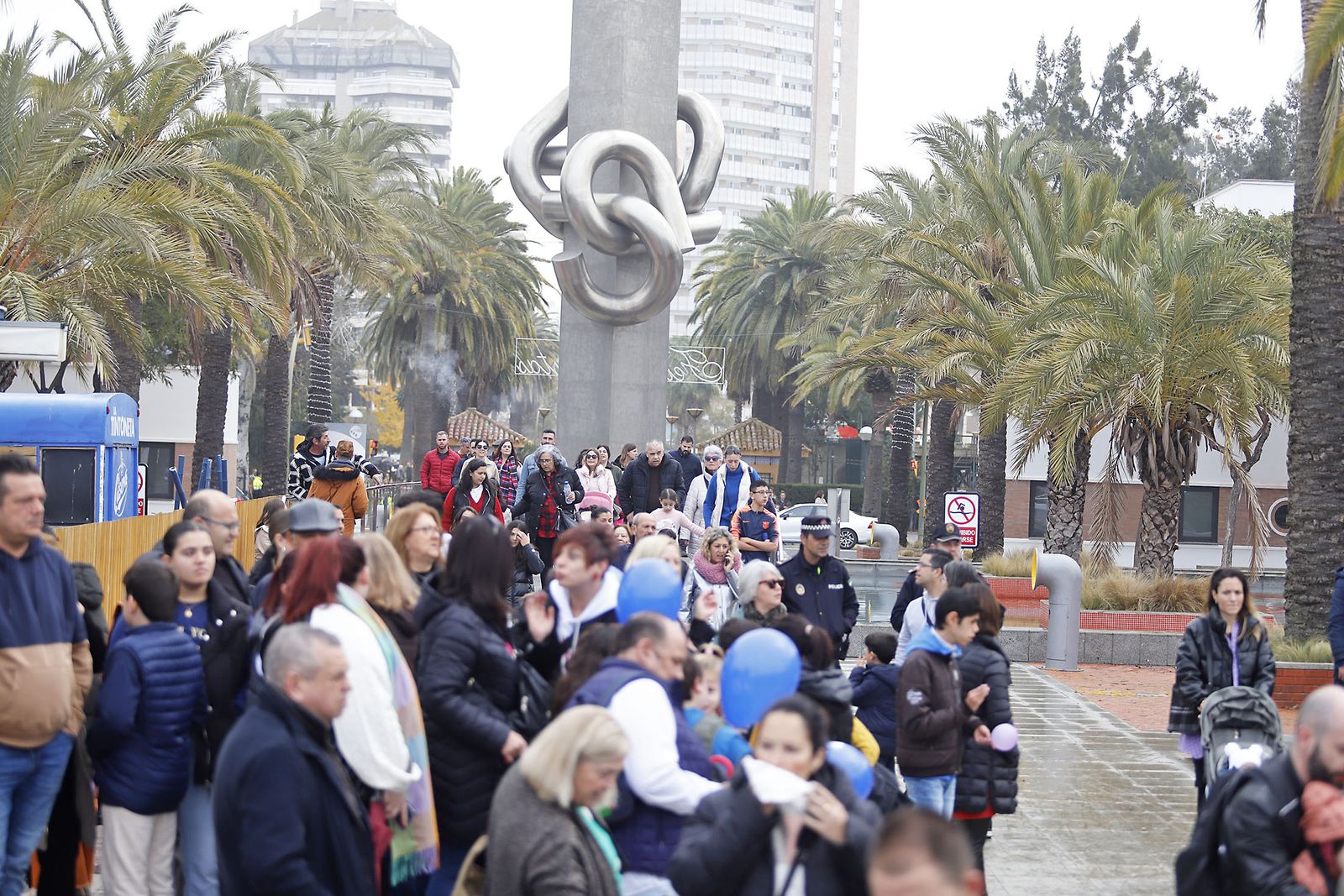 Imágenes de la mágica llegada de los Reyes Magos y la Estrella de la Ilusión a Huelva en barco
