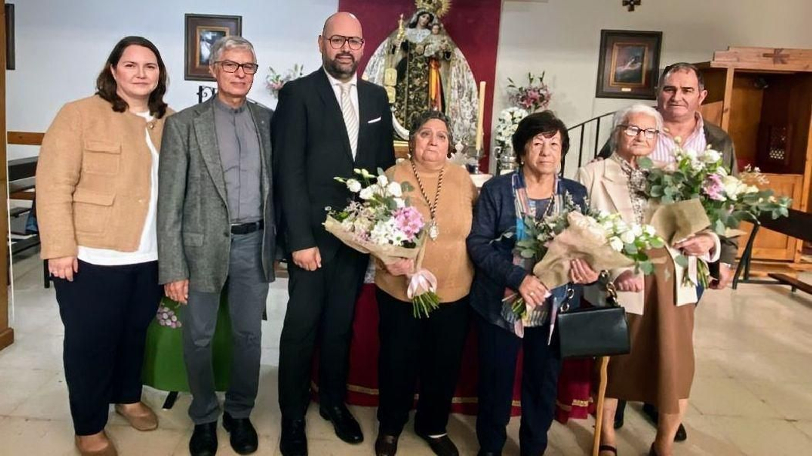 Catalina Santos, Rosa Robles y María Correa recibieron la distinción de 'Familia del Mar 2025'.