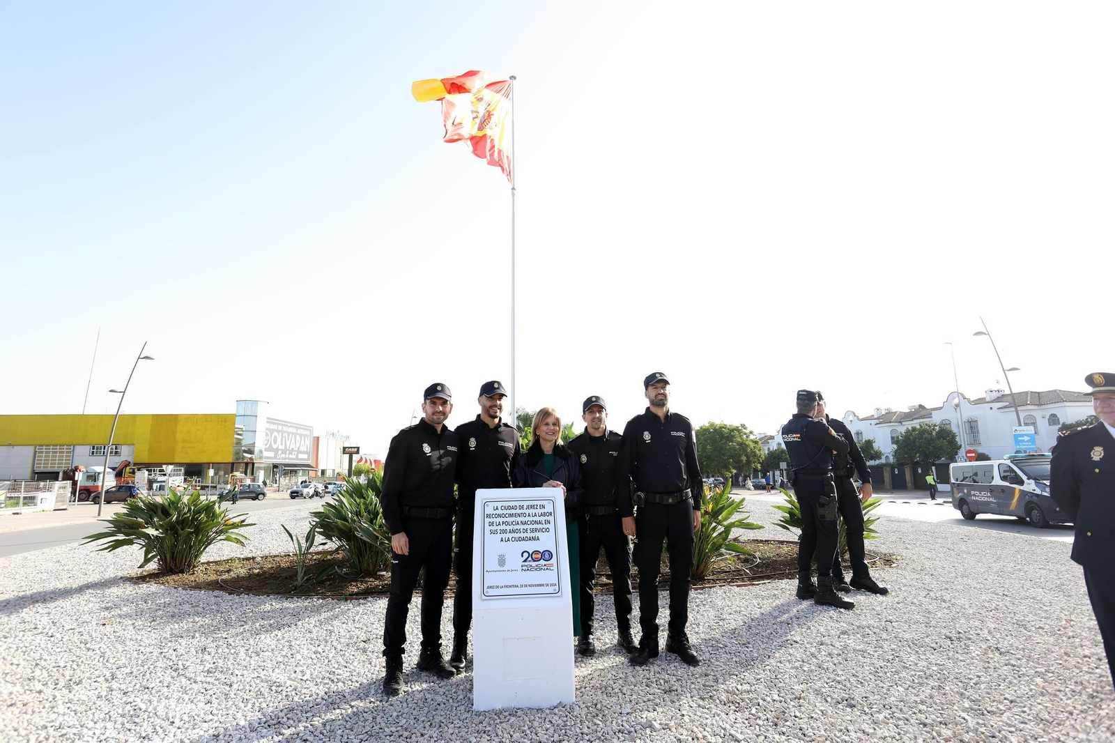 Imágenes de la inauguración de la rotonda de la Policía Nacional en Jerez