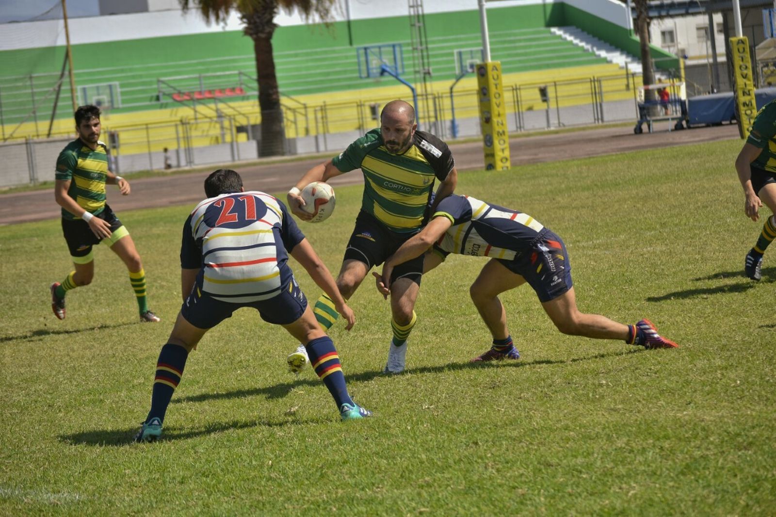 Imagen del partido de pretemporada jugado entre el At. Portuense y el Mairena.