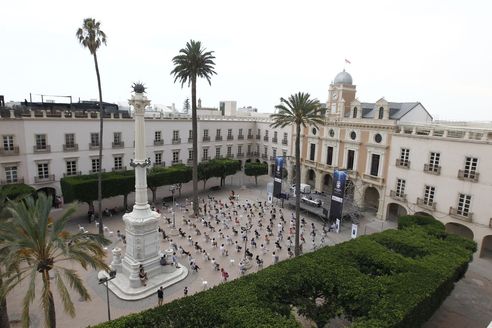 Fotogalería El Diario de los Libros, con el escritor Javier Sierra.