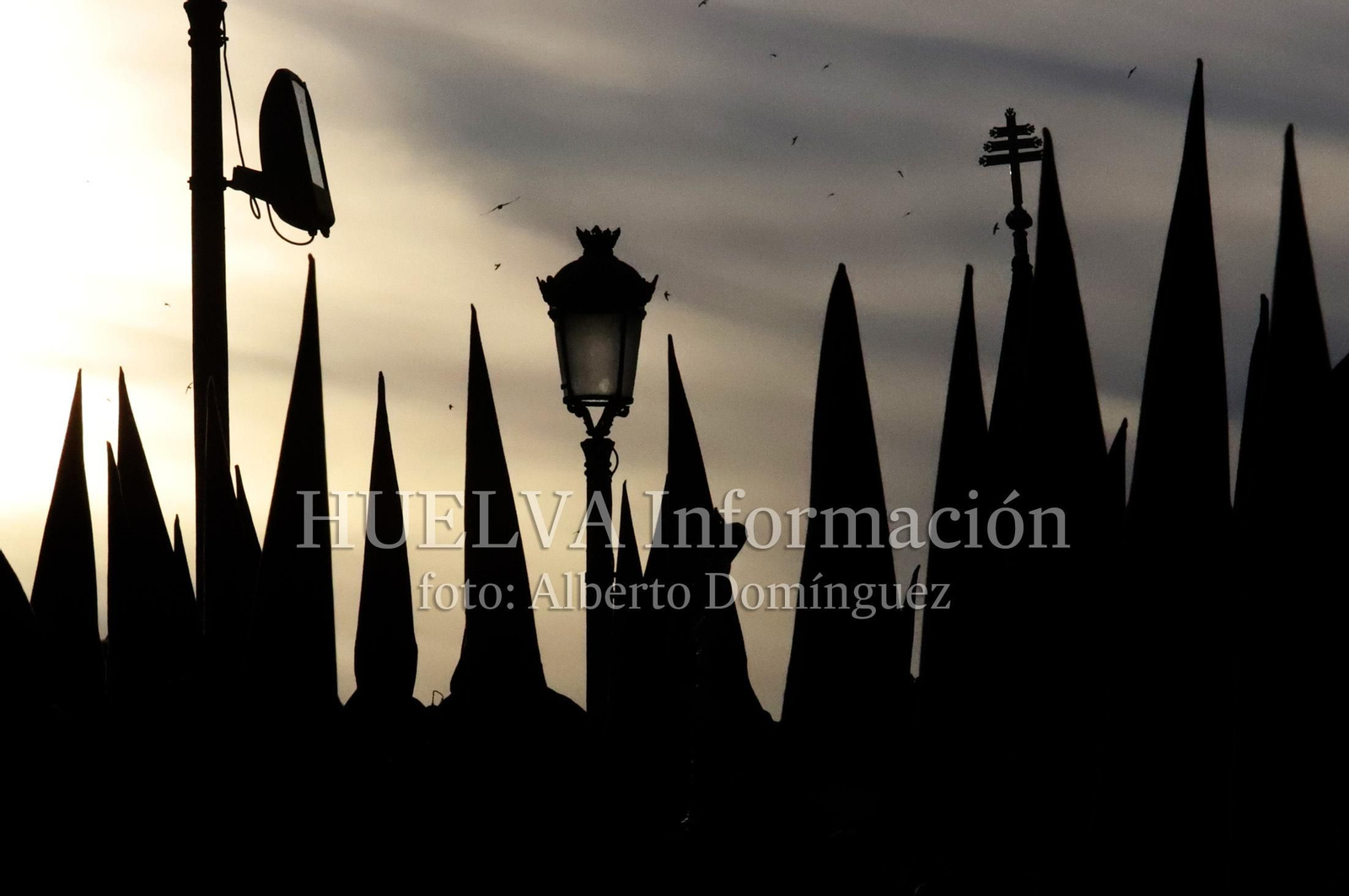 Imágenes de la procesión de Pasión en Huelva