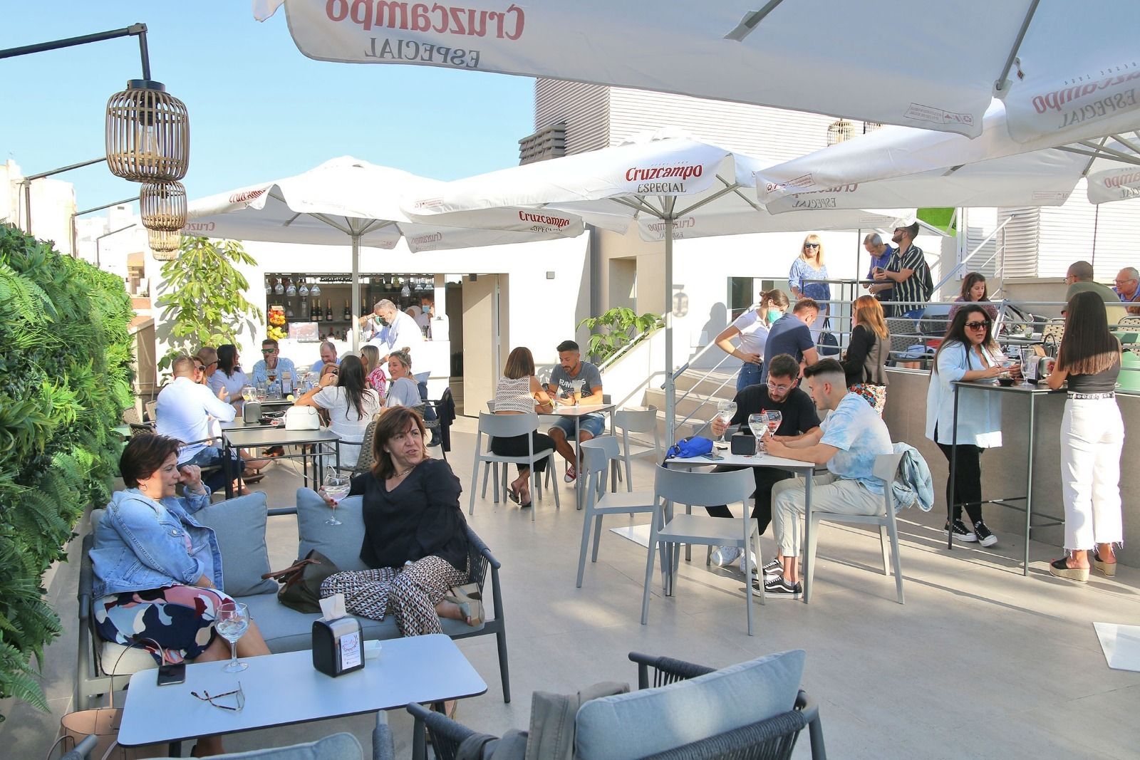 Público de todas las edades se reúne en esta nueva zona de ocio.