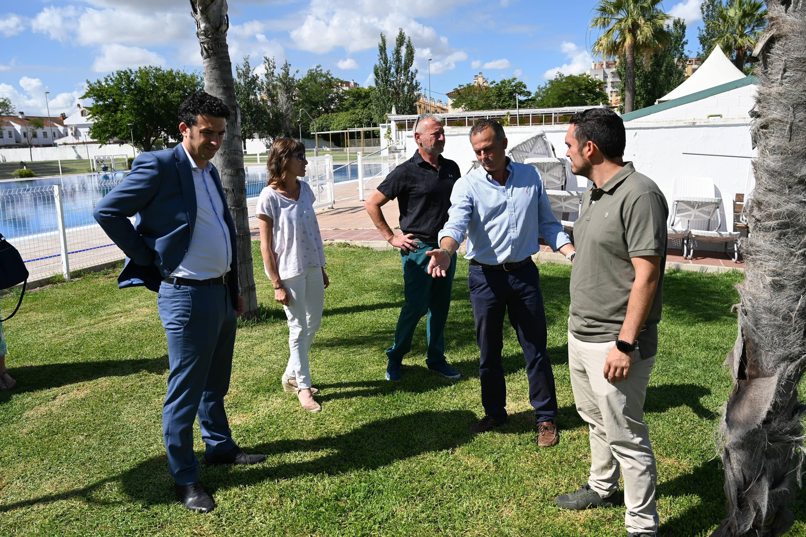 Apertura de piscinas en Arena Village