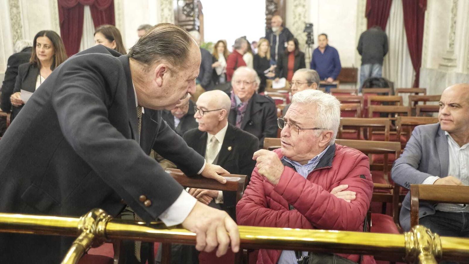 El pleno homenaje a Carlos Díaz en Cádiz, en imágenes