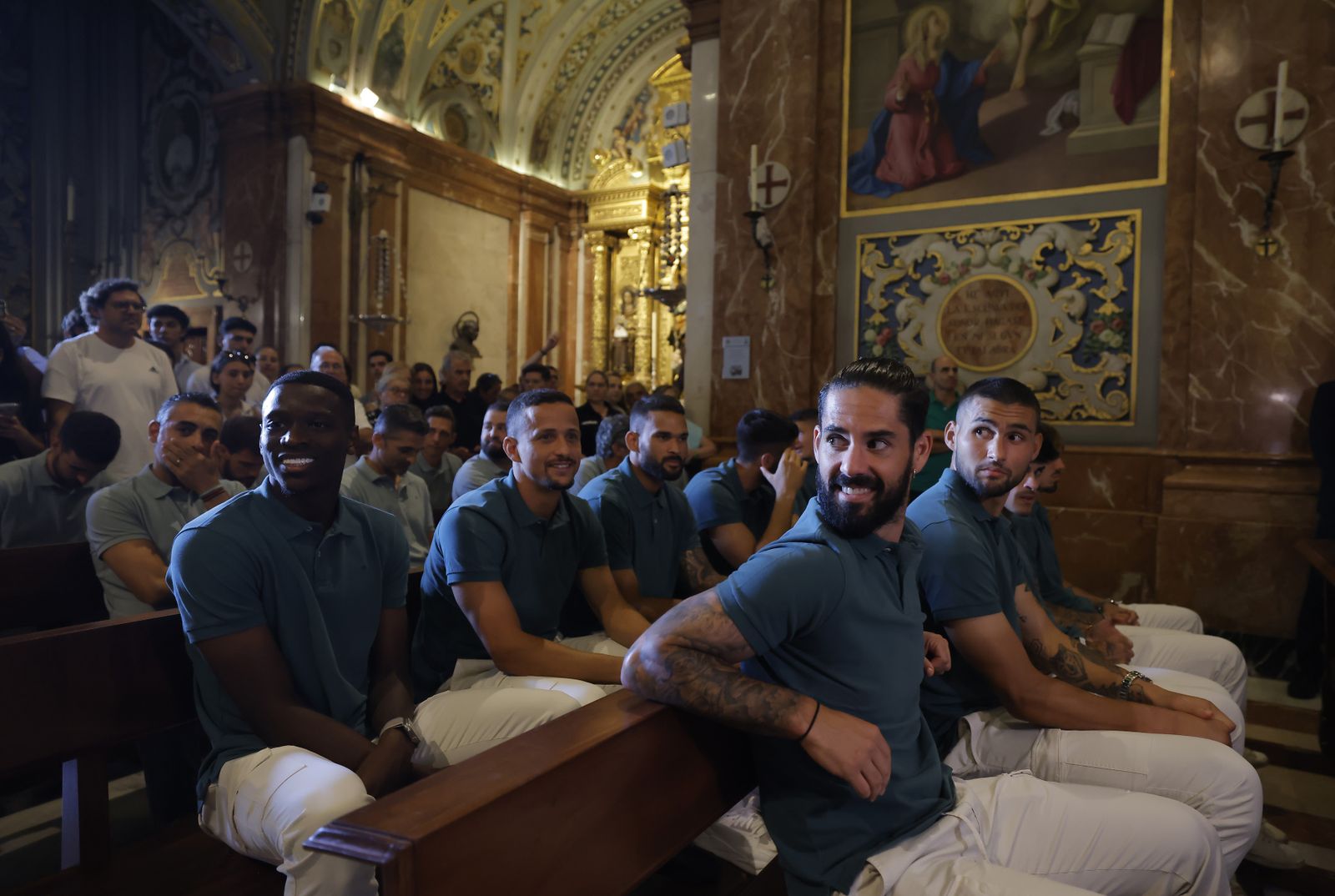 La visita del Betis a la Basílica de la Macarena., todas las fotos