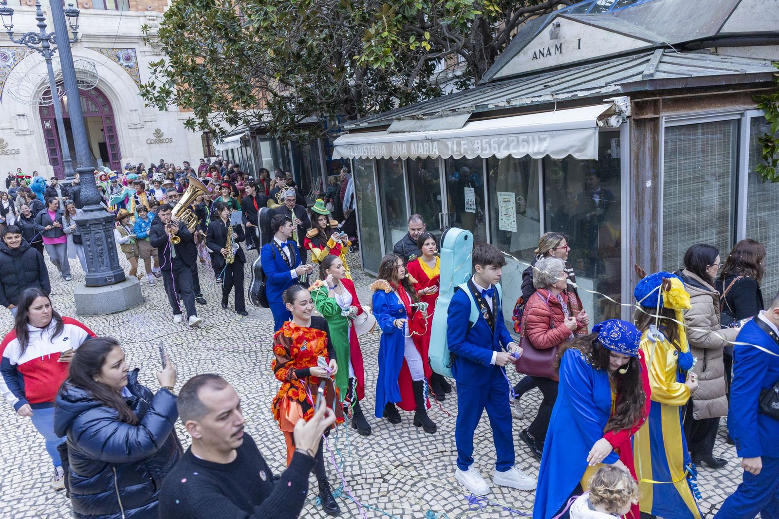El Carnaval en la calle calienta motores: pregón infantil y concierto en San Antonio