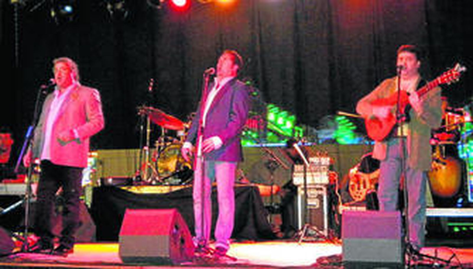 El grupo Onuba durante su actuación en la Feria de El Portil y Nuevo Portil.