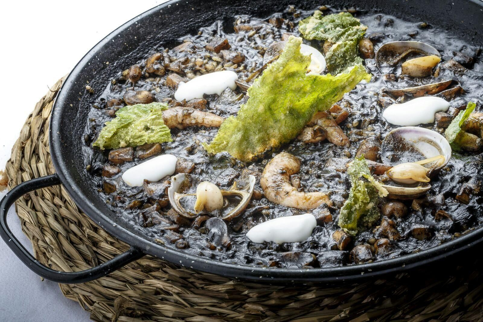 Arroz servido en un chiringuito gaditano.