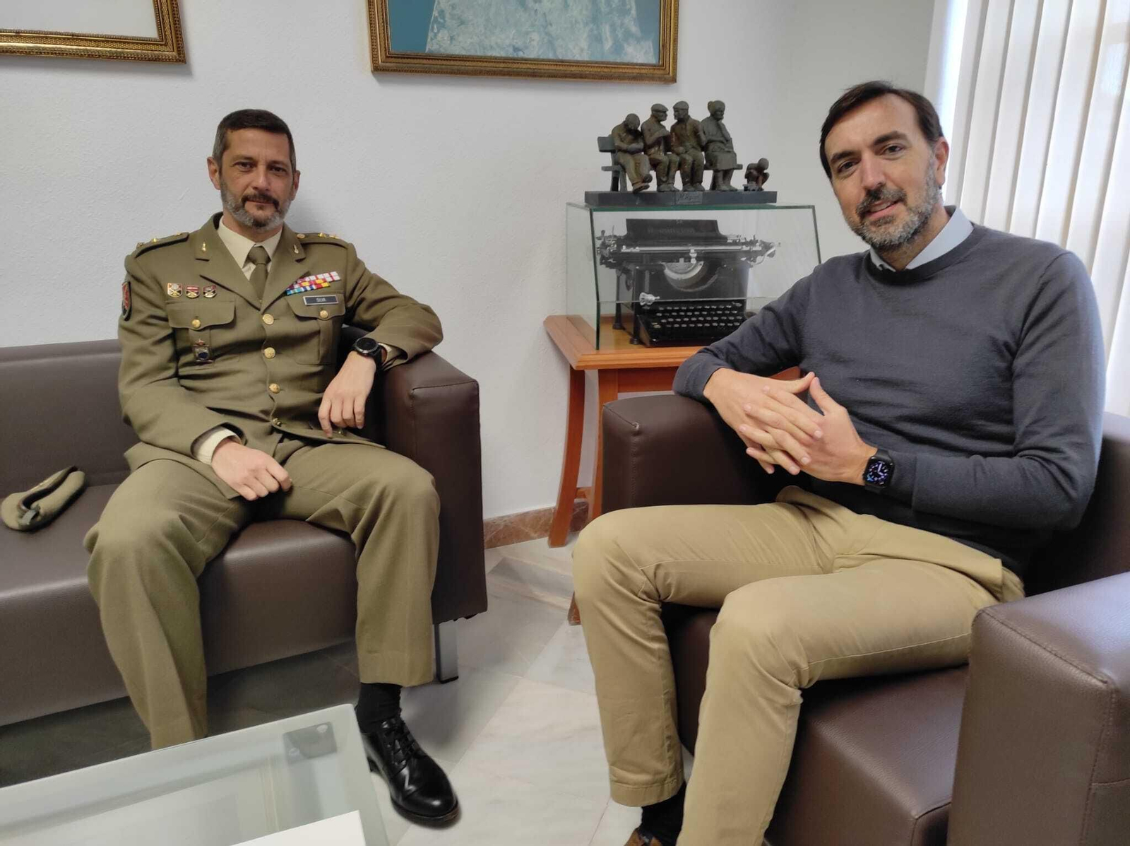 Recepción del teniente coronel Silva Gil en el Ayuntamiento de Tarifa.